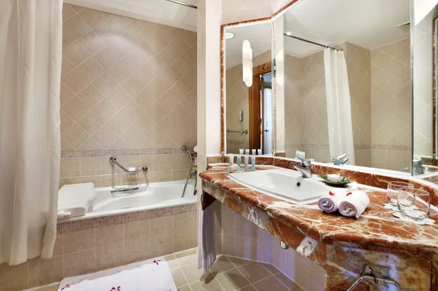 Duplex, Executive, Suite, King Bed, Hilton Pyramids Golf Resort 6/8
