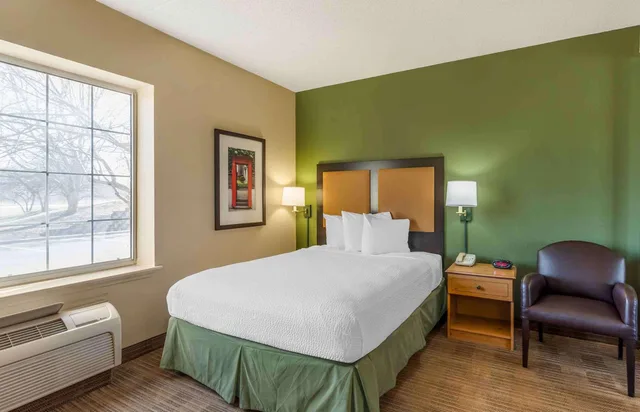 غرفة بسرير كوين لذوي الإعاقة، Studio6 Extended Stay Chicago Vernon Hills Lincolnshire IL 2/3