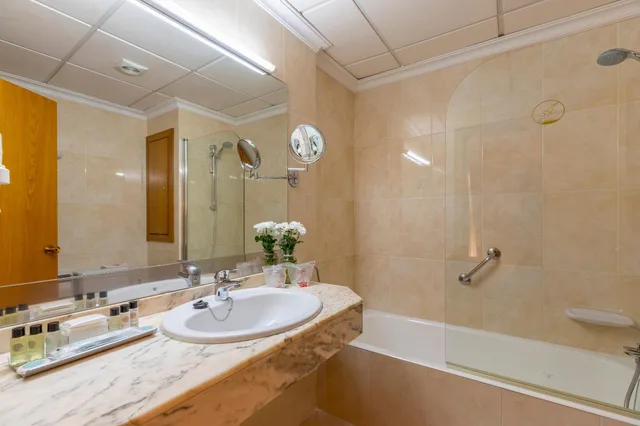 غرفة قياسية بسريرين منفصلين، Miramar Hotel 8/9