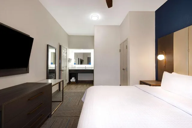 جناح بسرير كينج مع أريكة لذوي الإعاقة، Homewood Suites by Hilton Jackson-Ridgeland 1/9