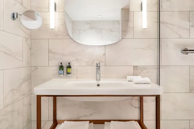 Deluxe, King Bed, Garden and Sea View، LE MERIDIEN NICE 4/5