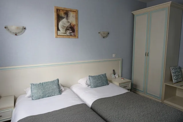 غرفة بسريرين منفصلين، HOTEL EMERAUDE 1/5
