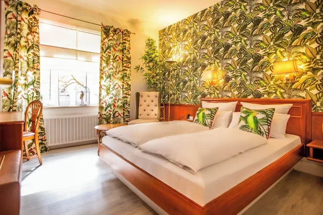 Trendy, Queen Bed، Boutique Hotel Krone Muenchen 5/9