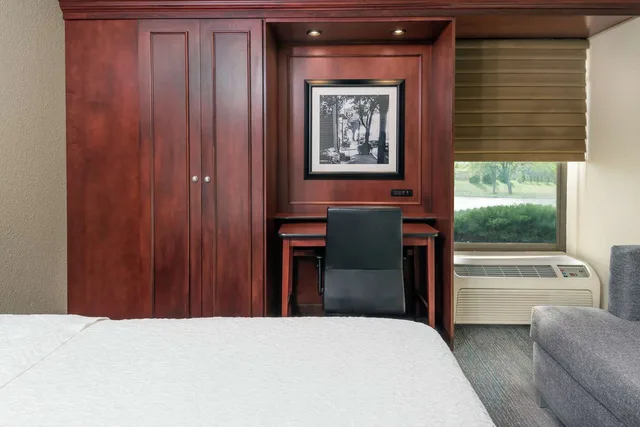 غرفة بسرير كوين بحوض استحمام لذوي الإعاقة، Hampton Inn by Hilton Indianapolis-South 2/4