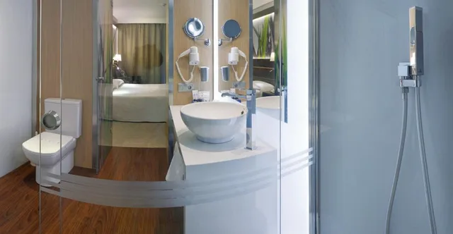 Room, Double or Twin Bed, with View, Volga Hotel 6/6