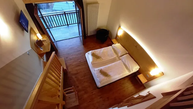 غرفة عائلية بسرير كوين وسرير بطابقين بإطلالة على الجبل بشرفة، Hotel Monte Bondone 8/10