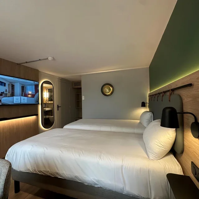 Room, Twin Beds, Campanile Clermont Ferrand Riom 3/10