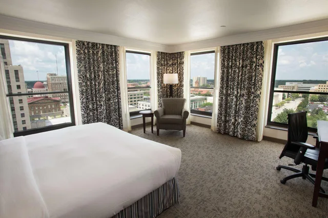 غرفة بسرير كينج بإطلالة على المدينة، President Abraham Lincoln Springfield a DoubleTree by Hilton 1/3