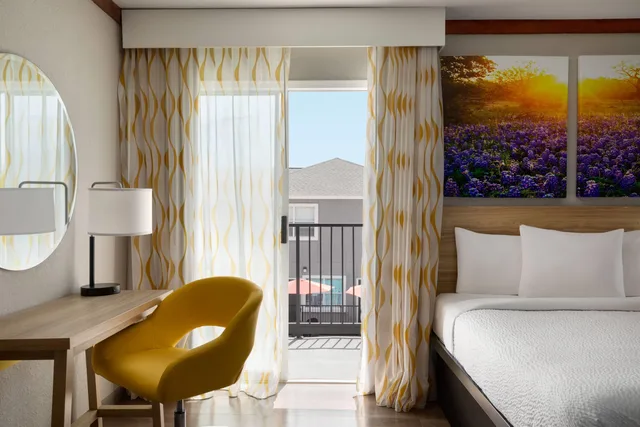 غرفة بسرير كينج، Days Inn by Wyndham Suites Fredericksburg 3/3