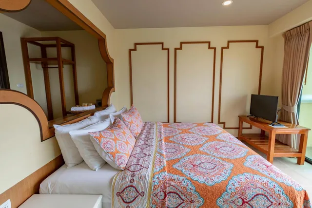 Signature, Pine، ROYAL PINEAPPLE HOTEL a welcome to wealth and good fortune 5/6