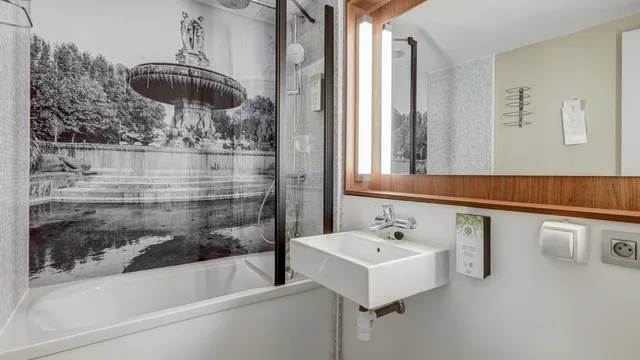 غرفة متصلة قياسية بسرير كوين وسريرين منفصلين، Campanile NATURE - Bordeaux Lac 15/16