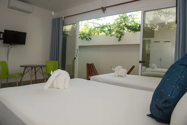 Business, Luxury, Economy, Suite, 1 Double and 1 Single Bed, Rooftop Pool, Ocean Zen Suites 3/5