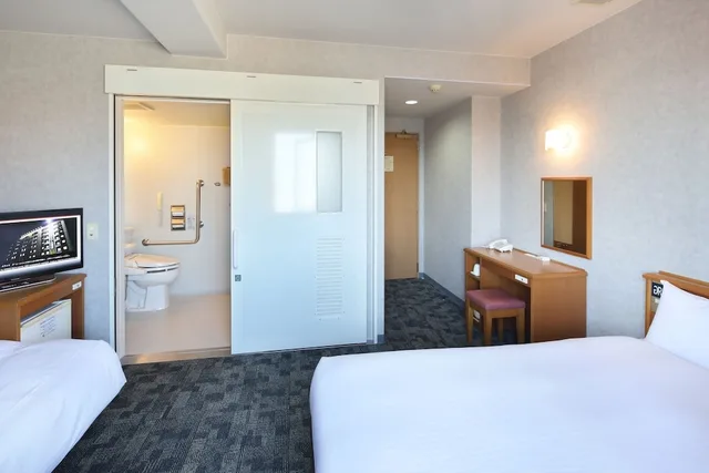 غرفة بسرير مزدوج وسرير فردي للمدخنين لذوي الإعاقة، Green Rich Hotel Aso Kumamoto Airport 2/3