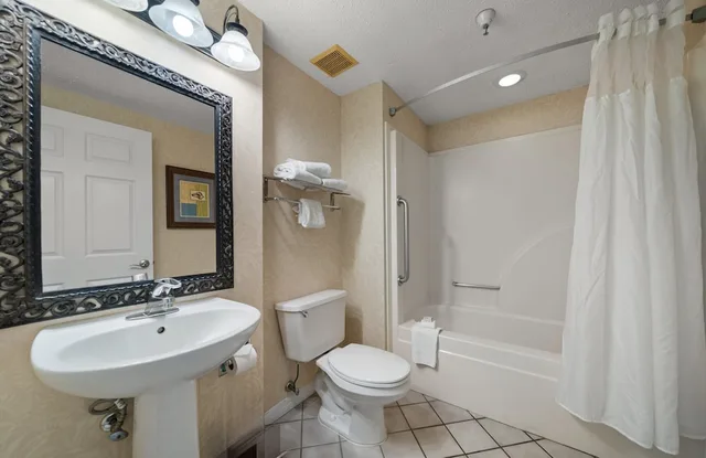 جناح بسريرين كوين بغرفة نوم واحدة لذوي الإعاقة، Holiday Inn & Suites Clearwater Beach S-harbourside 2/3