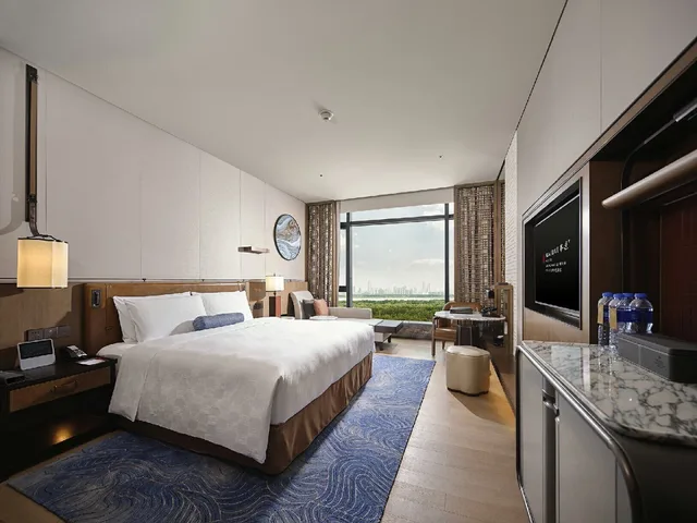 غرفة قياسية بسرير كينج، Hualuxe Hotels And Resorts Nanjing Yangtze River 3/7