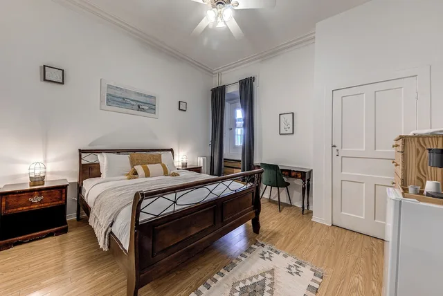غرفة قياسية بسرير كوين، Hotel Manoir des Remparts 1/10