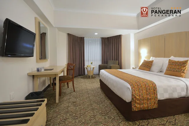 Deluxe, King Bed, Hotel Pangeran Pekanbaru 3/7