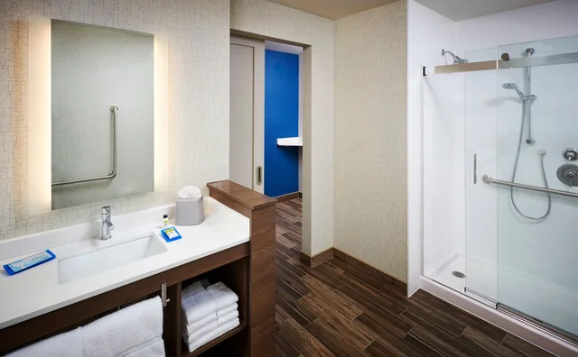 غرفة بسرير كينج، Holiday Inn Express And Suites Brantford 4/5