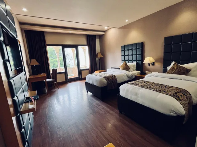 غرفة بريميوم بشرفة، Regenta Resort Bharatpur 1/2