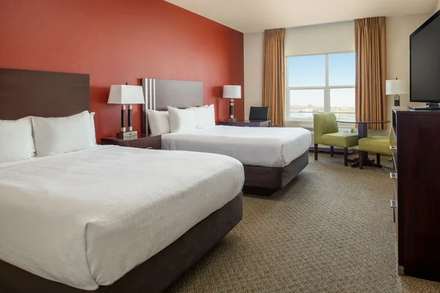 Deluxe, 2 Queen Beds, River View, River Lodge And Grill 1/3