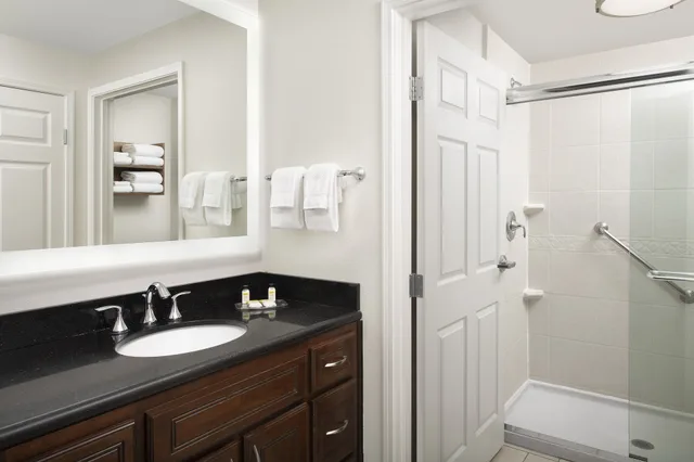 1 Bedroom, Suite, King Bed, Kitchen, STAYBRIDGE SUITES COLUMBIA 4/5