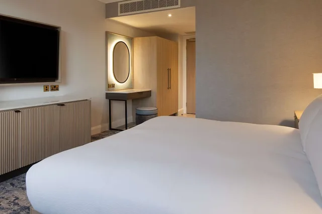 Premium, King Bed, Bathtub, Hilton Dublin Airport 2/3