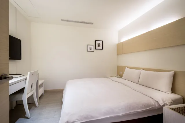 Superior, Double Bed, No Window، We Meet Taipei Hotel 4/10