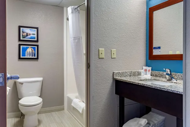 غرفة بسريرين كوين، Comfort Inn Griswold, CT 3/3