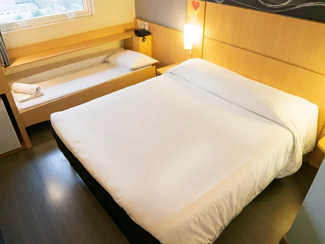 Standard Room With 1 Double Size Bed And 1 Twin Bed, Sleeps Up To 3 Adults، ibis Foz do Iguacu 2/5