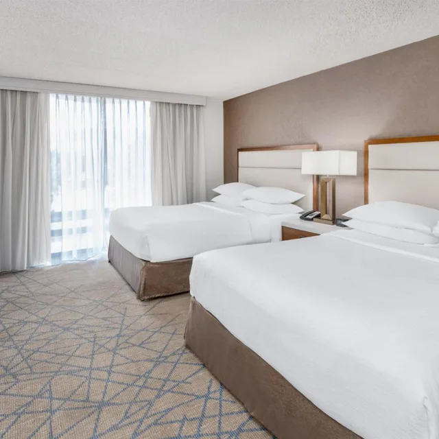 جناح بسرير كوين بإطلالة على الجبل بغرفتين، Embassy Suite Hotel Colorado Springs 1/2