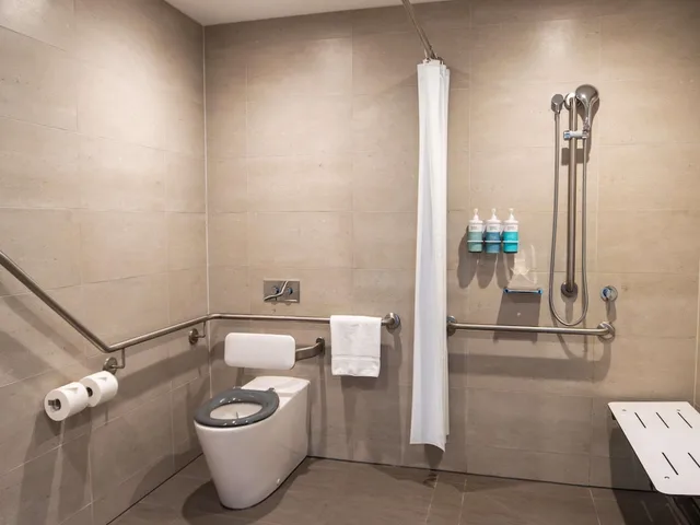 غرفة قياسية بسرير كوين لذوي الإعاقة، Novotel Melbourne South Wharf 5/8