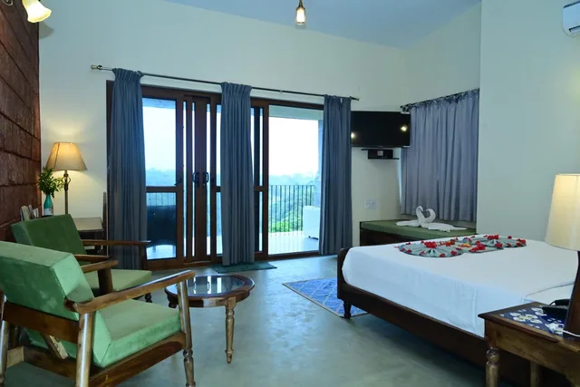 Room, Queen Bed, Cliff View، Heritage Resort Coorg 2/3