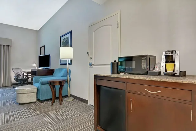 غرفة بسرير كينج، Hilton Garden Inn Fayetteville 5/5