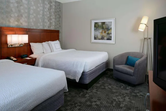 غرفة بسريرين كوين بحوض استحمام لذوي الإعاقة، Sonesta Select Kansas City South Overland Park 7/12