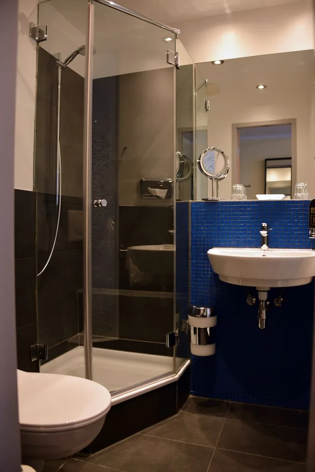 غرفة قياسية بسرير كوين، Hotel Belle Blue 3/3