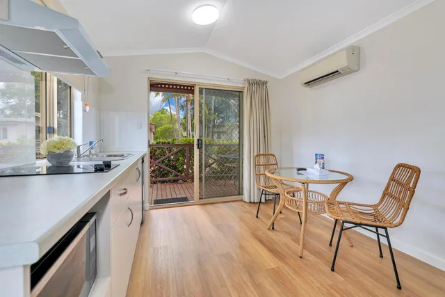 Superior, Double Bed, DARWIN FREESPIRIT RESORT 3/8