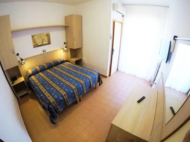 غرفة كلاسيكية ثلاثية بسرير كوين وسرير فردي، Hotel La Vetta Europa 2/3