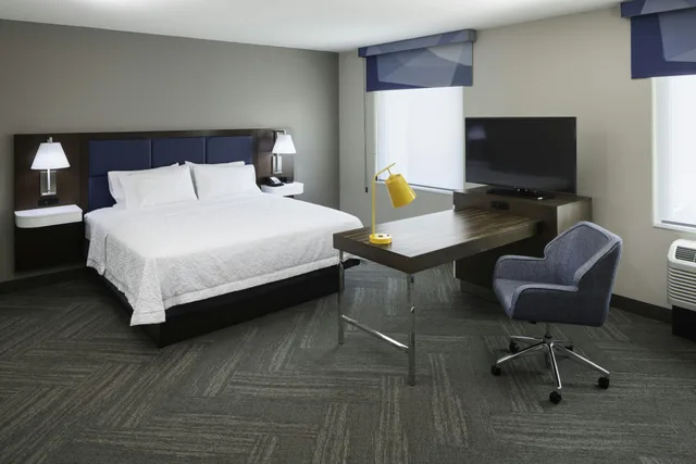 Studio, King Bed, Peloton، Hampton Inn Suites Phoenix Downtown 1/3