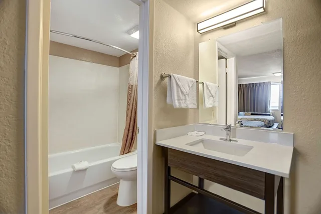 Deluxe, 2 Double Beds, Motel6 Amarillo, TX - Airport 5/9