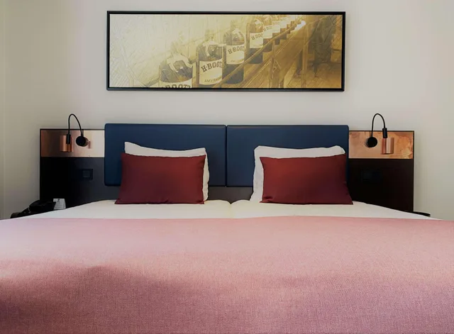 Room, 2 Beds, BEST WESTERN DAM SQUARE INN 4/8