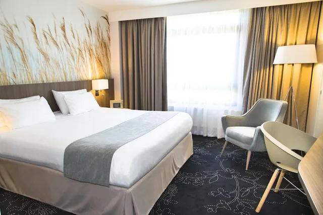 غرفة قياسية بسرير كينج، Holiday Inn Calais - Coquelles 2/8