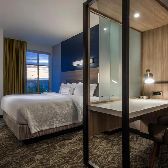 جناح بسرير كينج بإطلالة على الجبل، Springhill Suites Gallup 2/4