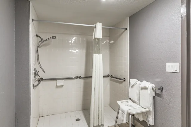غرفة بسريرين كوين لذوي الإعاقة، Quality Inn I-10 East near Frost Bank Center 5/5