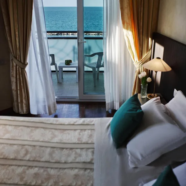 غرفة بسرير مزدوج بإطلالة على البحر، Negresco 5/8