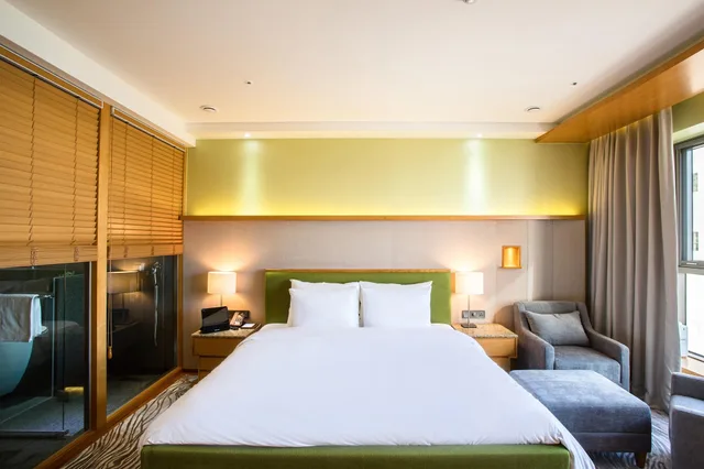 Roof Top, King Bed, Side Ocean View, Pool Access، Baymond Hotel 1/1