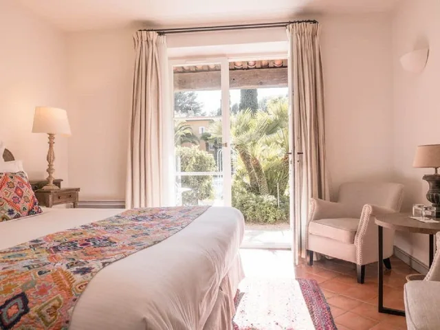 غرفة بسرير كوين بإطلالة على الحديقة، La Bastide de Saint Tropez 1/10
