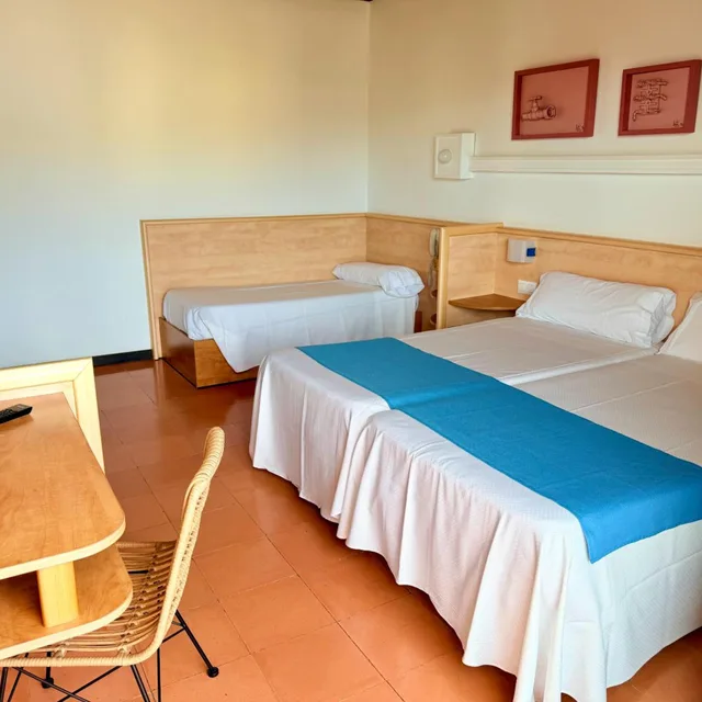 Room, Triple, Xaine Park 7/10