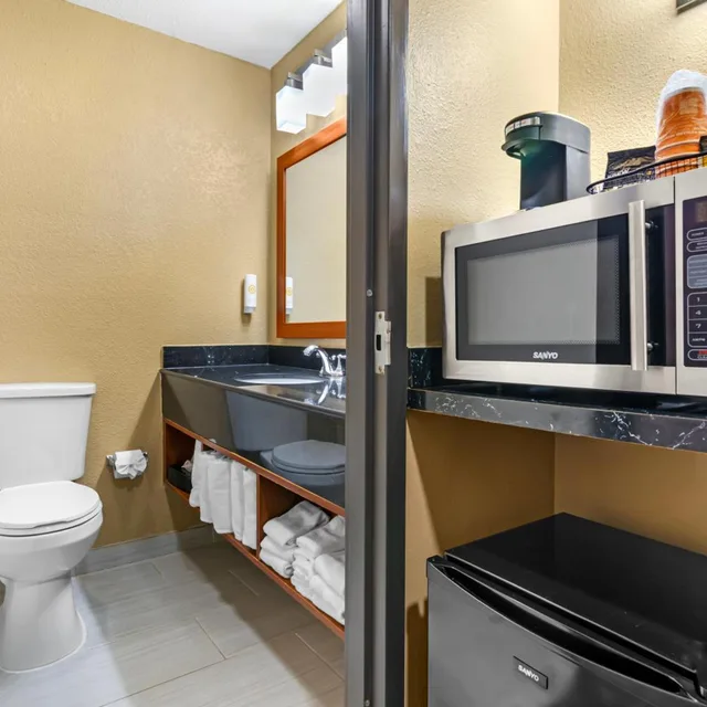 غرفة عائلية بسريرين كوين، Comfort Inn & Suites Kansas City - Northeast 3/3