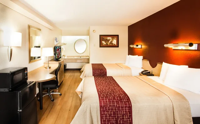 غرفة ديلوكس بسريرين مزدوجين، Red Roof Inn Parkersburg 3/9