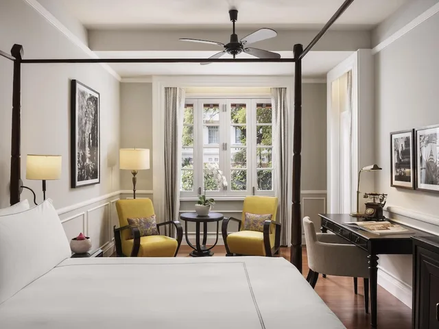 Suite, King Bed, Balcony, Raffles Hotel Le Royal 3/5